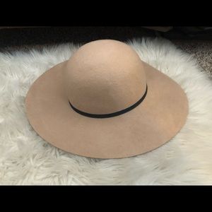 Women’s wool floppy hat